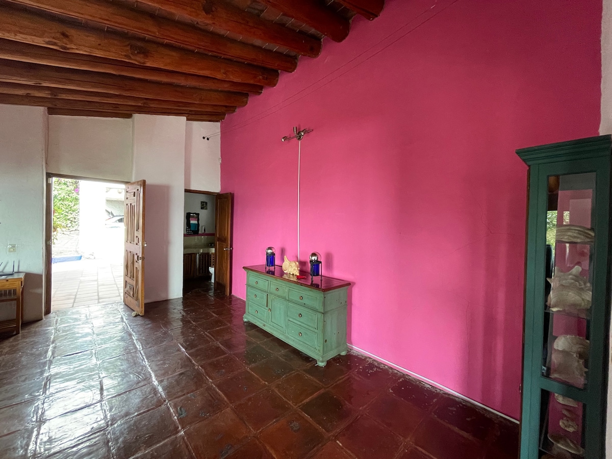 Anuncio de Airbnb popular: Traditional Mexican house in Valle de Bravo en Agua Fría