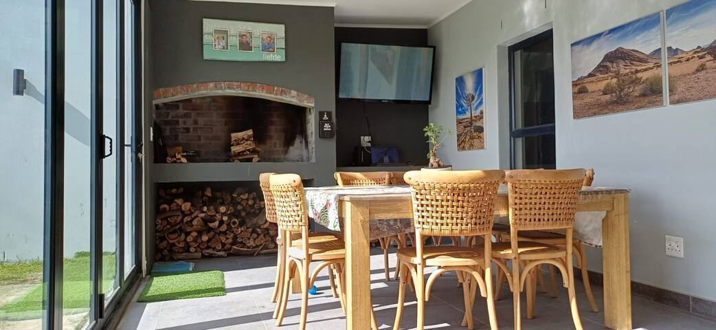 Home in secure estate! gallery image 5