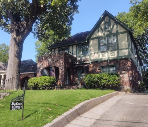 Top performing Airbnb: Midtown/Overton Square totally updated suite. M in Evergreen