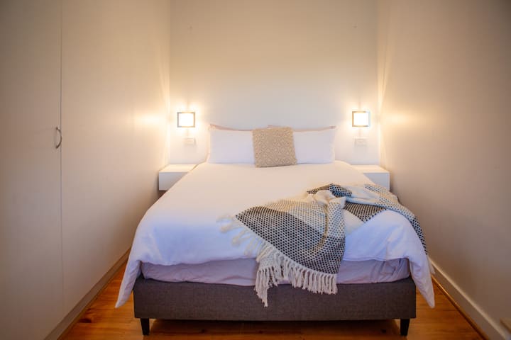 卧室2 -室内配备标准双人床