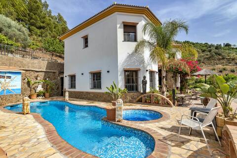 Villa Padre Sol Arrijana by  AndaraHolidays
