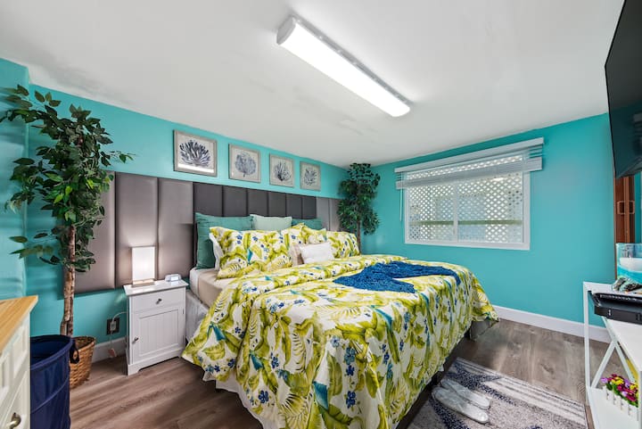 Брачен кревет (широк 180-220 см) 2BR/1BA стан, w/одделен влез