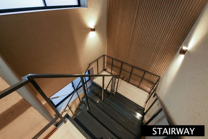 5 bedroom+6 toilets+3 showers, drop luggage 9am~ gallery image 5