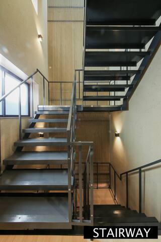 5 bedroom+6 toilets+3 showers, drop luggage 9am~ gallery image 3