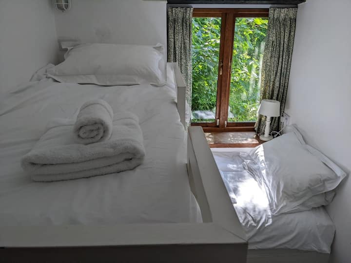 Little Barn: literas en forma de L - Ten en cuenta el espacio libre restringido en la litera superior