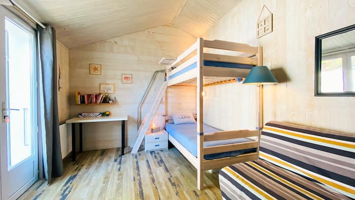 חדר ילדים
3 מיטות כולל מיטה נוספת (תנור חימום)