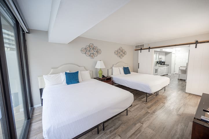 Penthouse Suite on The Strip – 2 Bd/ 1Ba