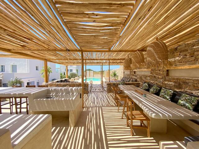 Seaside Naxos : 4BDR Villa Aetheria At Plaka Beach gallery image 3