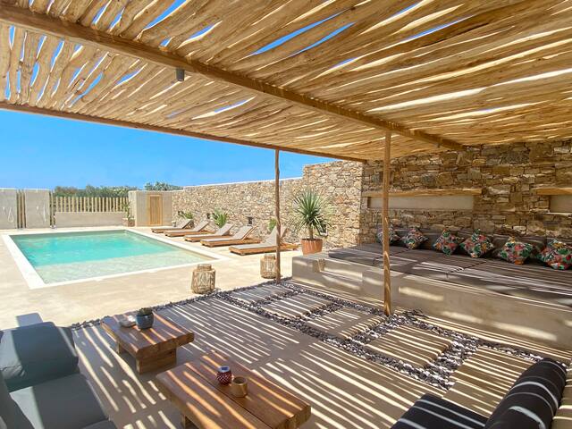 Seaside Naxos : 4BDR Villa Aetheria At Plaka Beach gallery image 2