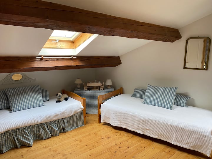 Удобни 2 легла 90