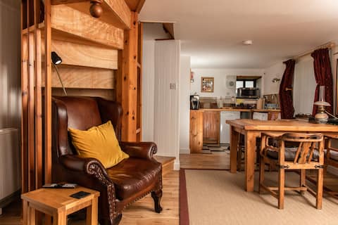 Top performing Airbnb: Merman Cottage in Duirinish