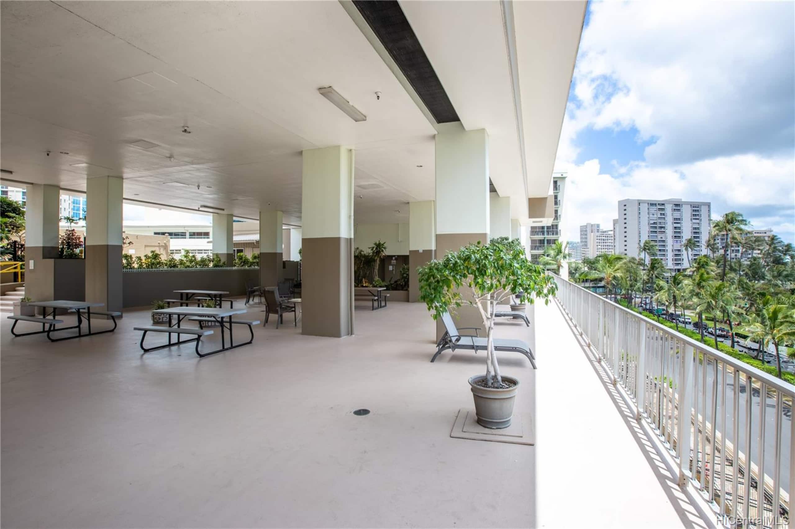 Condo in Honolulu · ★4.88 · Studio · 1 bed · 1 bath - Image 3