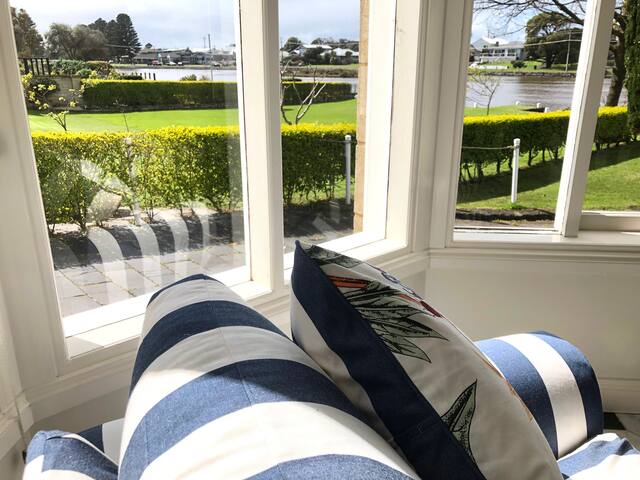 DOUGLAS RIVERSIDE GARDEN HOUSE, gallery image 3