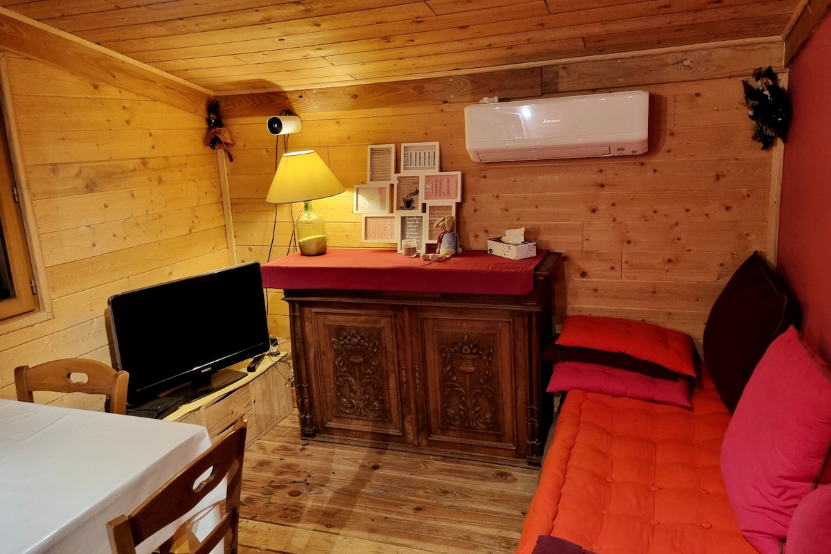 Bohémsky salónik na oddych v pohodlnej a teplej dennej posteli 