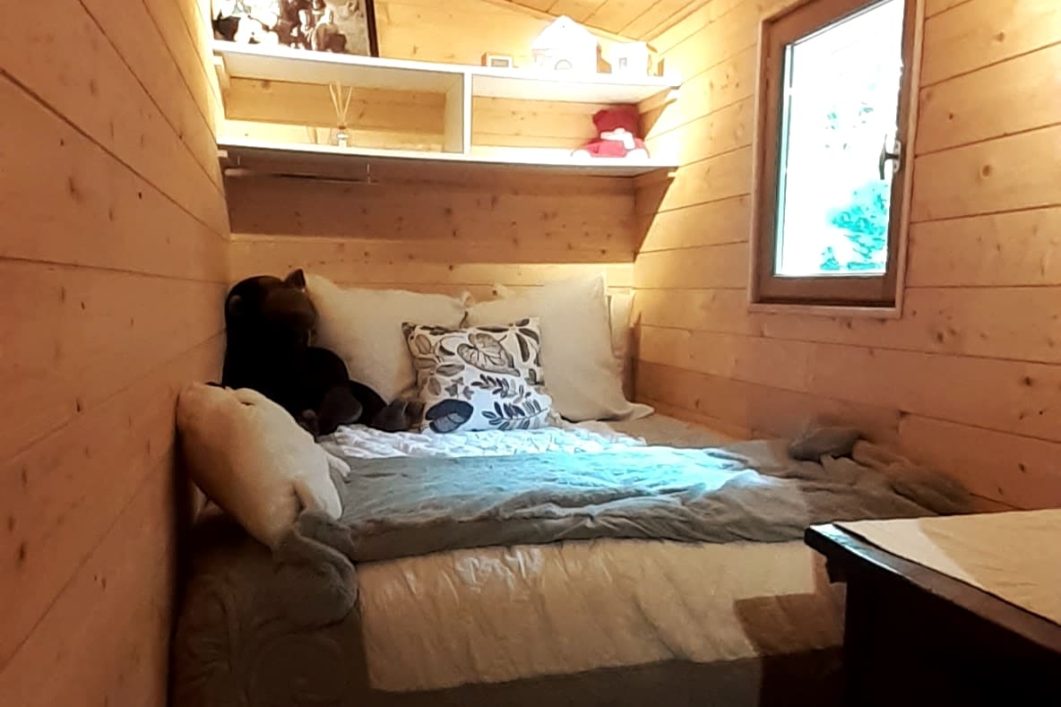 Najmenšia izba pre rodičov, ale veľmi teplá a útulná, za kuchyňou, aby sme charakterizovali Hansel a Gretel 's rodičov...!