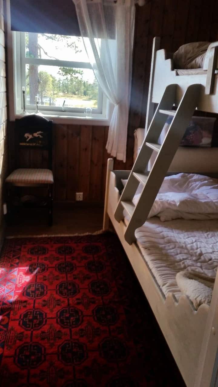 120 cm下り、上に90 cmのLillerルーム