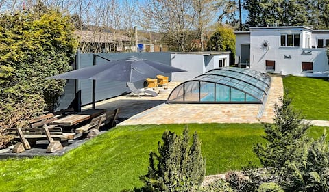 Spacious family / children's paradise on Lake Eder