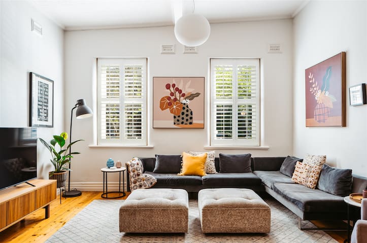 Heaven on Erin – Great MCG Location 4 BR Parking