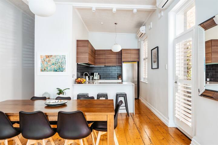 Heaven on Erin – Great MCG Location 4 BR Parking gallery image 3