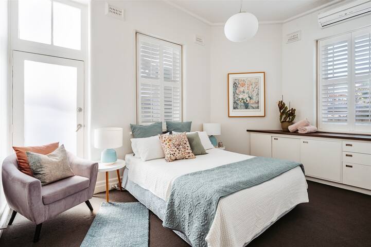 Heaven on Erin – Great MCG Location 4 BR Parking gallery image 4