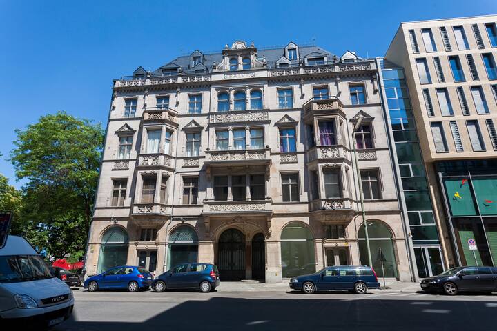 11D Landmark /Checkpoint Charlie/121m2/2BATH/3BR