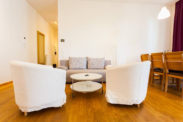 11D Landmark /Checkpoint Charlie/121m2/2BATH/3BR