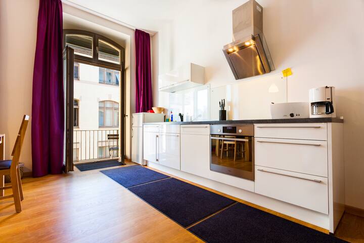 11D Landmark /Checkpoint Charlie/121m2/2BATH/3BR