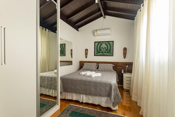 Chumba cha ghorofa, Kitanda aina ya Queen 