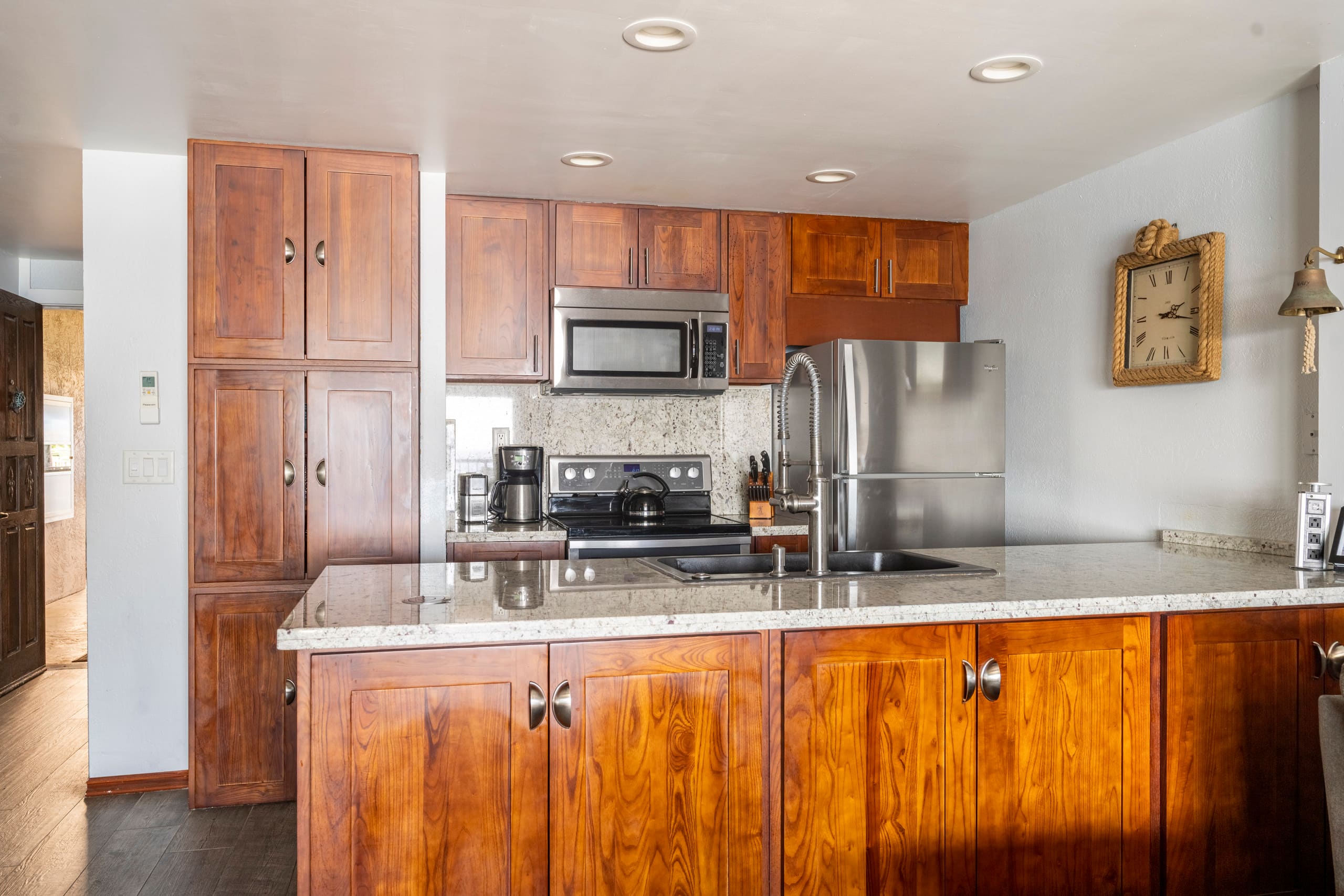 Condo in Kailua-Kona · ★4.96 · 1 bedroom · 1 bed · 1 bath - Image 8