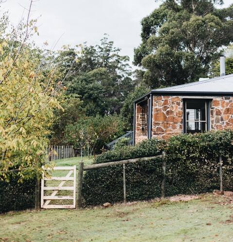 Naivasha Cottage with antique outdoor bath