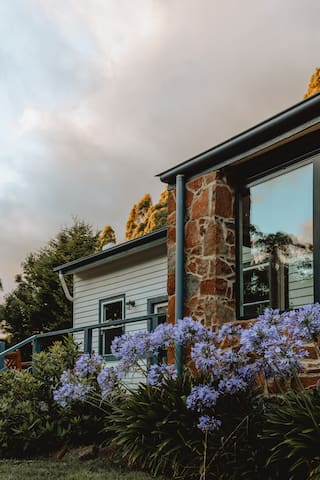 Naivasha Cottage with antique outdoor bath