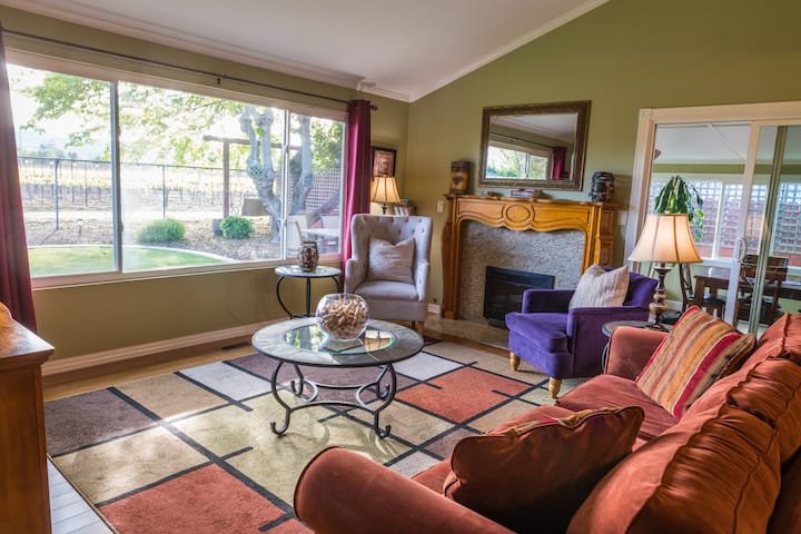 Vineyard House In The Heart Of Napa Valley - Yountville, CA