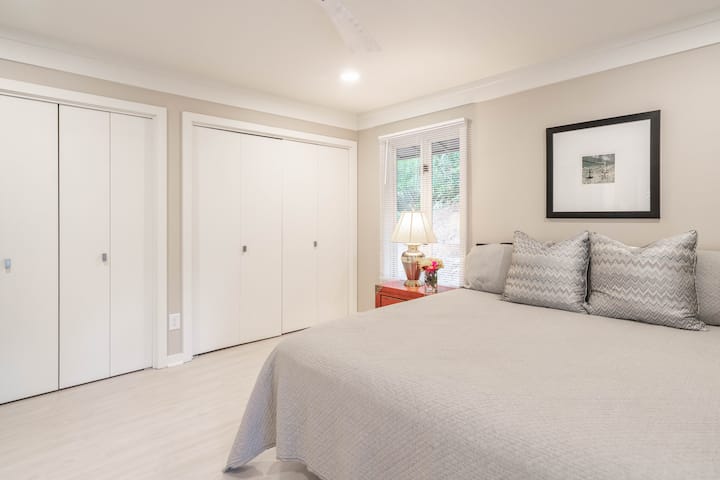 Спална соба бр.4 брачен кревет (широк 180-220