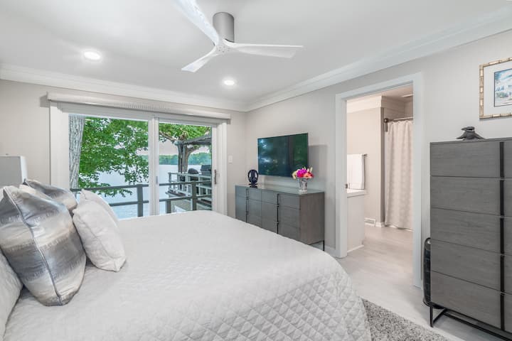 Спална соба бр. 1 на езеро со брачен кревет (широк 150-179 см)