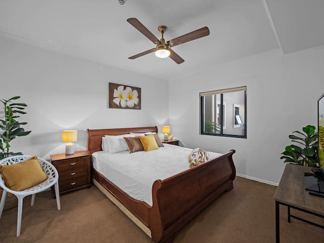 Riverfront home near the Story Bridge gallery image 2