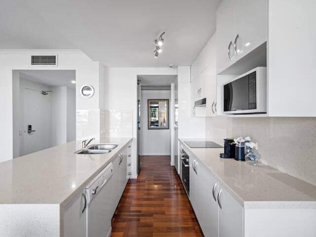 Riverfront home near the Story Bridge gallery image 5