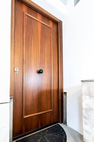 Three Floors of Perfection with Private Garden gallery image 4