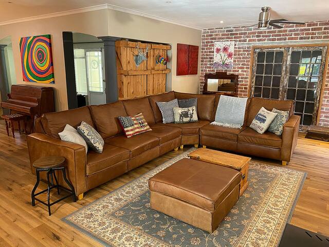 Lovely family home in Durbanville. gallery image 2