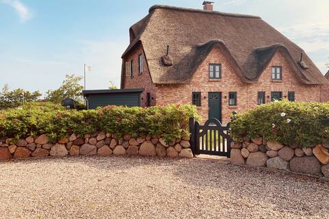Fantastic thatched-roof house half at St.Peter Ording