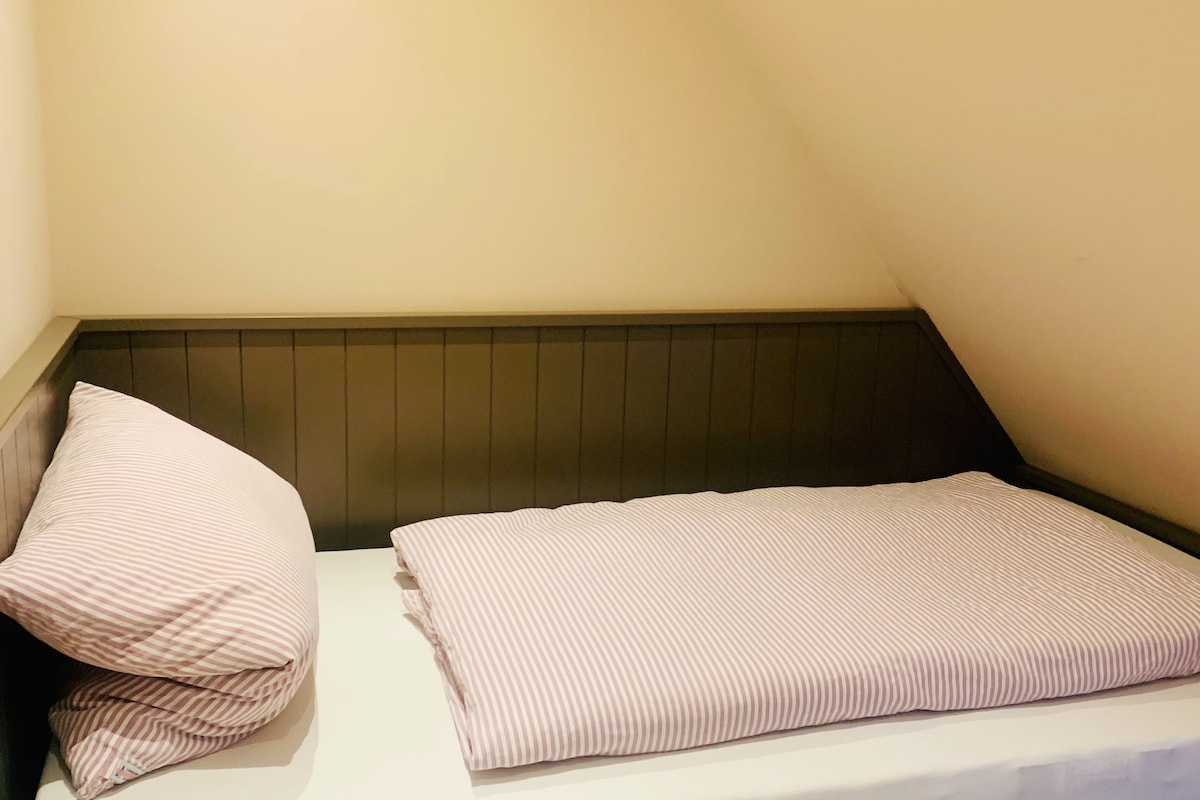 Acogedora litera de 1x2 m en el tercer dormitorio.