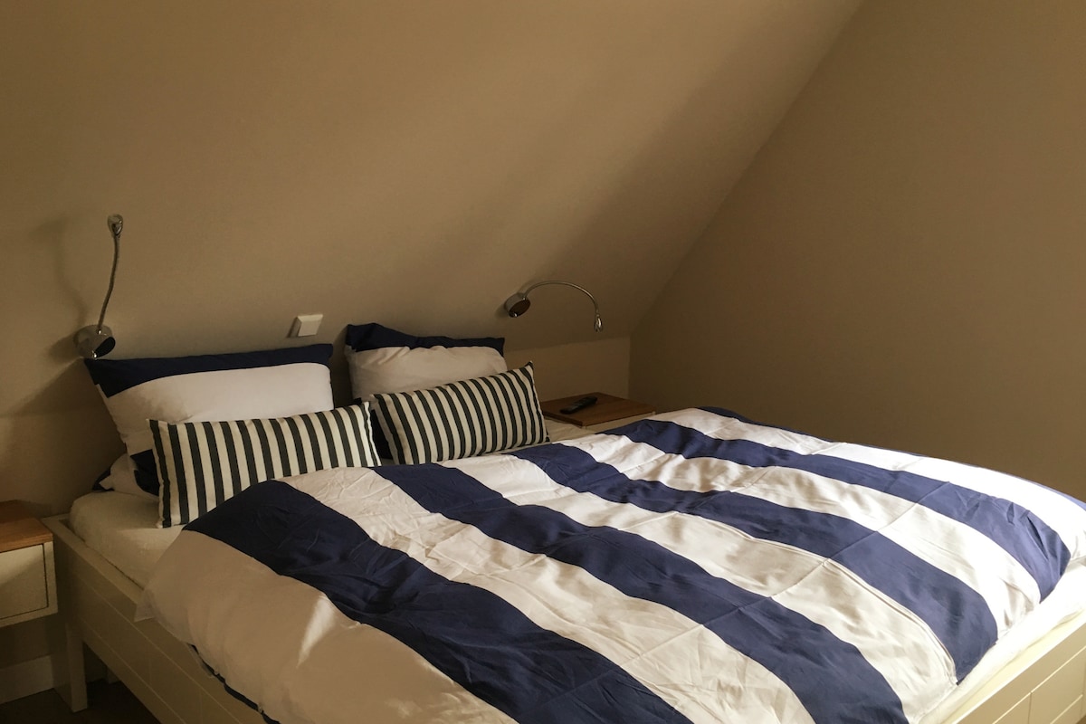 Dormitorio 2 en un acogedor techo inclinado