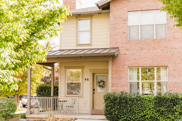 Charming Downtown Provo Cottage:Your Urban Escape!