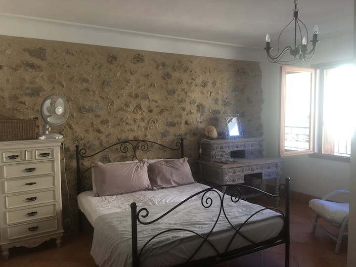 საძინებელი 1