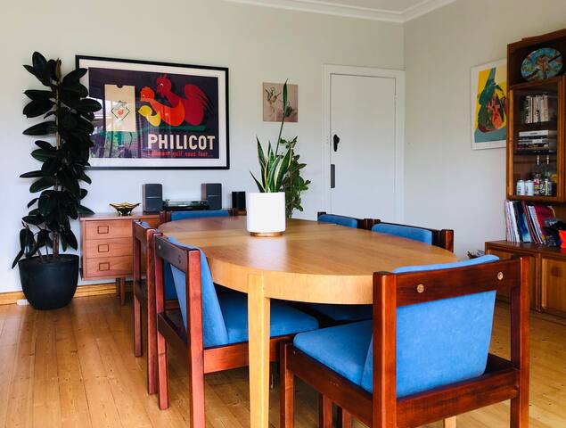 Huge, Beautiful, Retro 50s family home gallery image 3