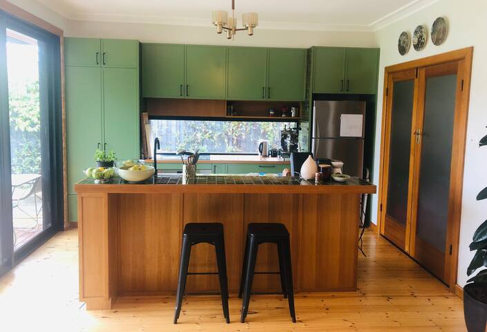 Huge, Beautiful, Retro 50s family home gallery image 2