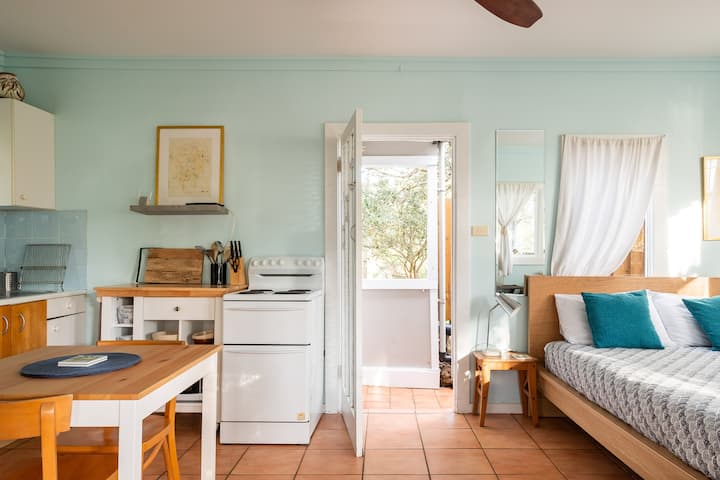 Bundeena Beach Shack With View. - Bundeena