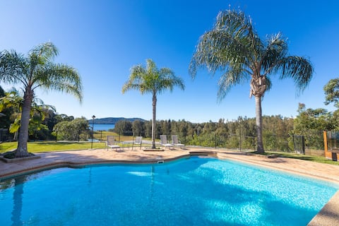 Lake access, prime location! Mid January special!