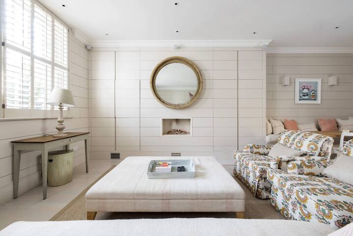 Parkside Mews – 3 Bedroom Home with Garden gallery image 4