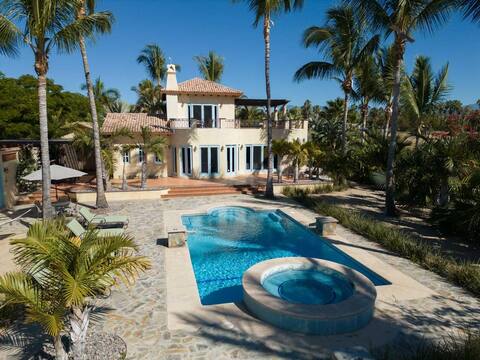 Flora de la Rosa - Private Villa Steps to Beach