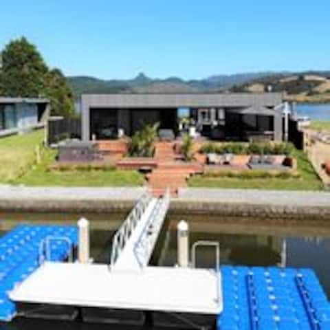 Waterways Paradise, sleeps 10